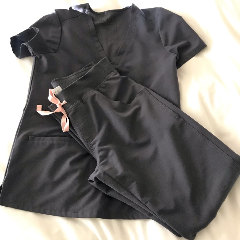 Figs scrubs set (CHARCOAL)